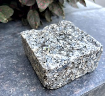 Брусчатка гранитная пилено-колотая Pauline Grey